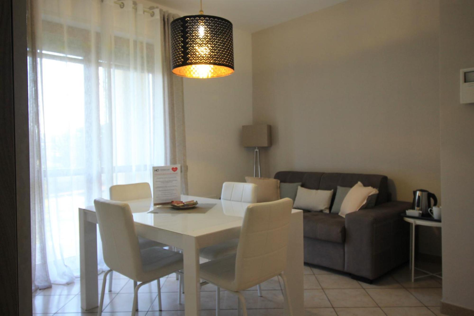 Hq Aparthotel Milano Inn - Smart Suites チニゼッロ・バルサモ エクステリア 写真